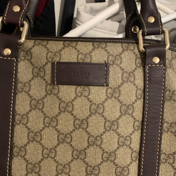 Authentic Gucci huge duffle bag. - Picture 3 of 5